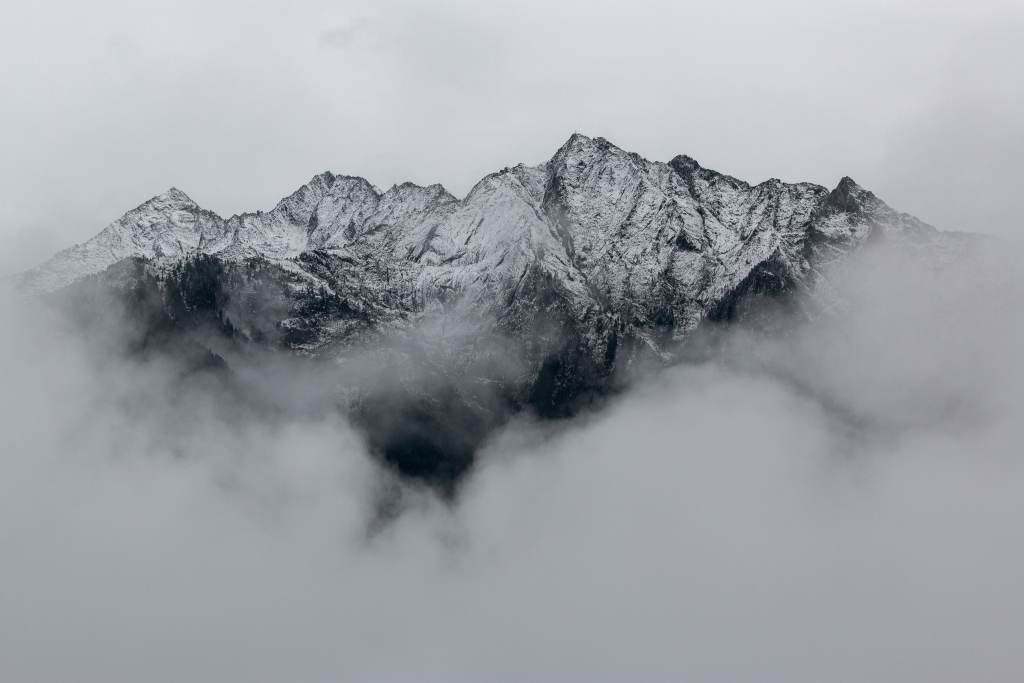 Landschaftsfotografie von verschneiten Bergen